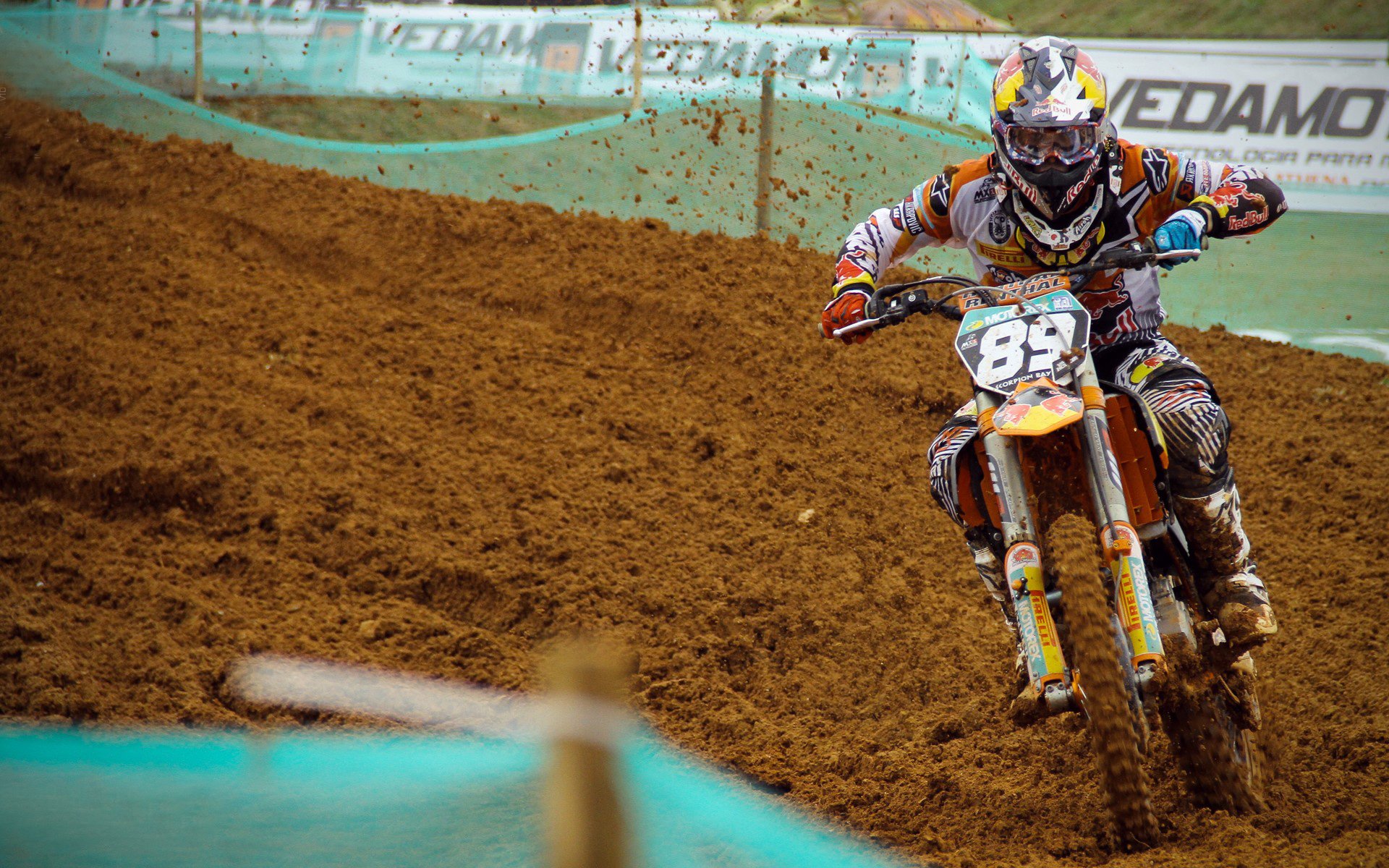 混合泳新星闪耀全国锦标赛，破纪录表现引爆泳坛